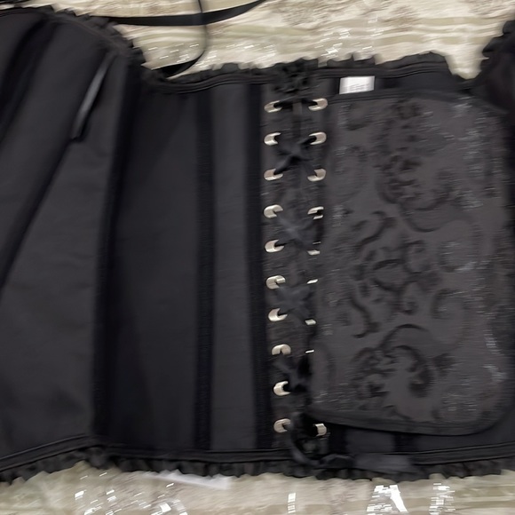 Black Sweetheart Corset - Picture 3 of 5